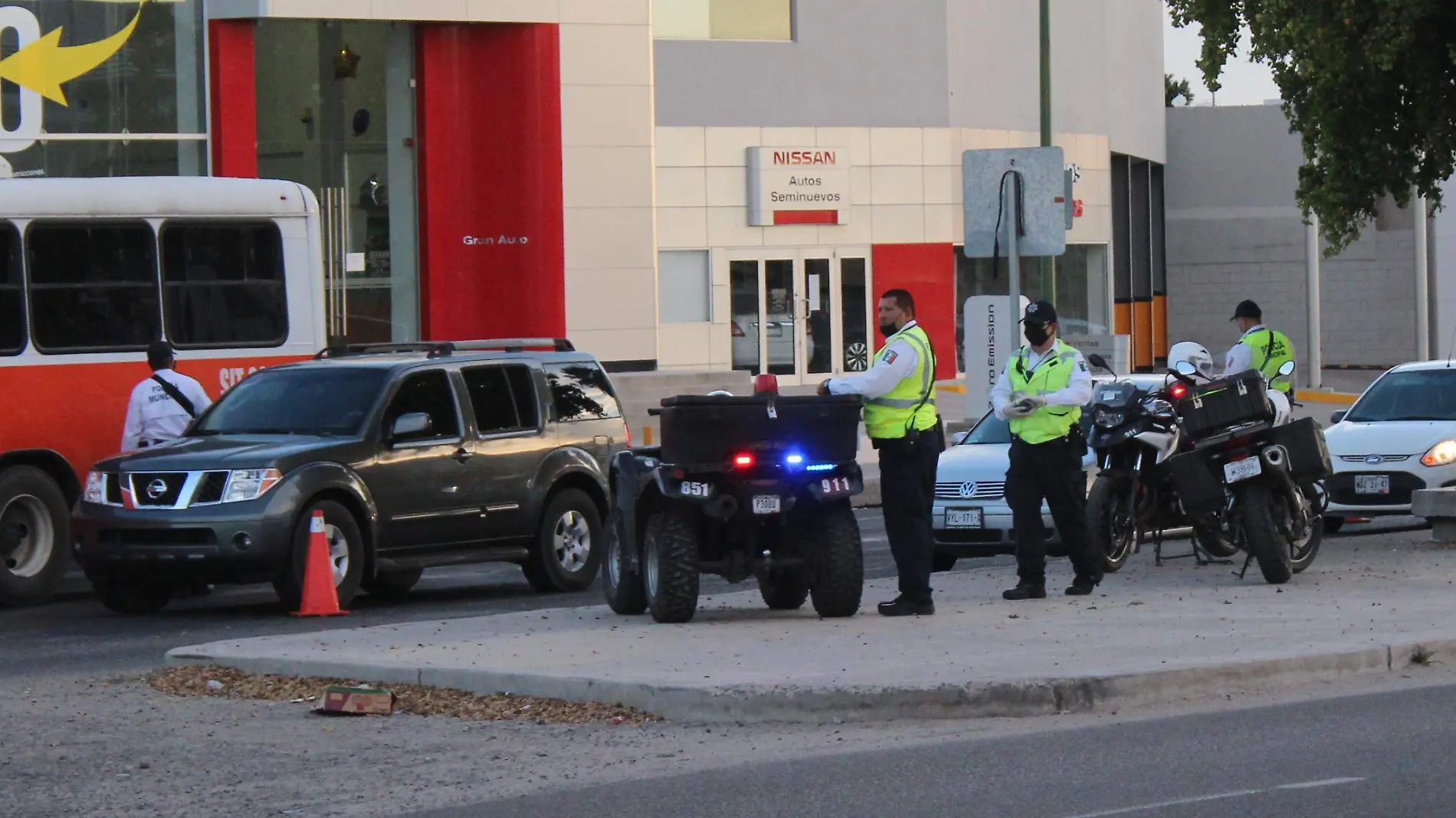 Reten policias Blvd Rosales - Mike Acosta (1)